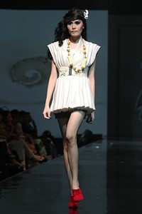 Musa Widyatmodjo The Luric [She] ll. Jakarta Fashion & Food Festival 2011 at Ballroom Hotel Harris. Kelapa Gading. Jakarta. [Foto: Mohammad Abduh/Wolipop]