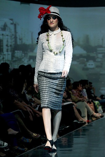 Musa Widyatmodjo The Luric [She] ll. Jakarta Fashion & Food Festival 2011 at Ballroom Hotel Harris. Kelapa Gading. Jakarta. [Foto: Mohammad Abduh/Wolipop]