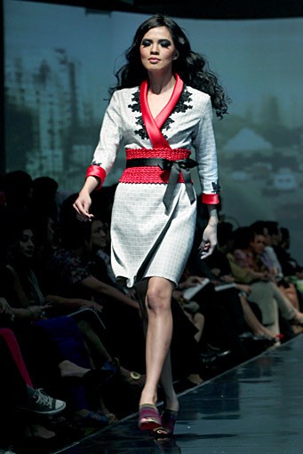 Musa Widyatmodjo The Luric [She] ll. Jakarta Fashion & Food Festival 2011 at Ballroom Hotel Harris. Kelapa Gading. Jakarta. [Foto: Mohammad Abduh/Wolipop]