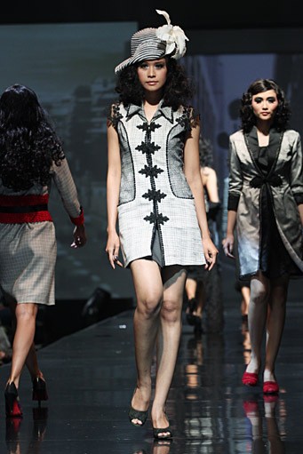 Musa Widyatmodjo The Luric [She] ll. Jakarta Fashion & Food Festival 2011 at Ballroom Hotel Harris. Kelapa Gading. Jakarta. [Foto: Mohammad Abduh/Wolipop]