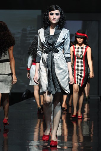 Musa Widyatmodjo The Luric [She] ll. Jakarta Fashion & Food Festival 2011 at Ballroom Hotel Harris. Kelapa Gading. Jakarta. [Foto: Mohammad Abduh/Wolipop]