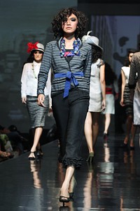 Musa Widyatmodjo The Luric [She] ll. Jakarta Fashion & Food Festival 2011 at Ballroom Hotel Harris. Kelapa Gading. Jakarta. [Foto: Mohammad Abduh/Wolipop]