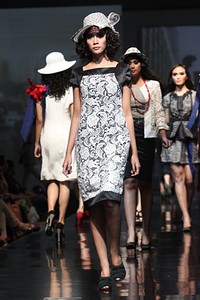 Musa Widyatmodjo The Luric [She] ll. Jakarta Fashion & Food Festival 2011 at Ballroom Hotel Harris. Kelapa Gading. Jakarta. [Foto: Mohammad Abduh/Wolipop]