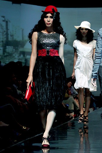 Musa Widyatmodjo The Luric [She] ll. Jakarta Fashion & Food Festival 2011 at Ballroom Hotel Harris. Kelapa Gading. Jakarta. [Foto: Mohammad Abduh/Wolipop]