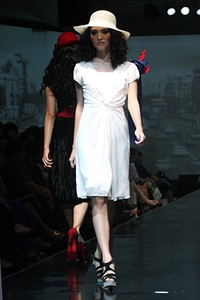 Musa Widyatmodjo The Luric [She] ll. Jakarta Fashion & Food Festival 2011 at Ballroom Hotel Harris. Kelapa Gading. Jakarta. [Foto: Mohammad Abduh/Wolipop]