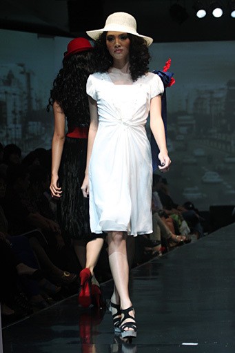 Musa Widyatmodjo The Luric [She] ll. Jakarta Fashion & Food Festival 2011 at Ballroom Hotel Harris. Kelapa Gading. Jakarta. [Foto: Mohammad Abduh/Wolipop]