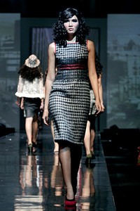 Musa Widyatmodjo The Luric [She] ll. Jakarta Fashion & Food Festival 2011 at Ballroom Hotel Harris. Kelapa Gading. Jakarta. [Foto: Mohammad Abduh/Wolipop]