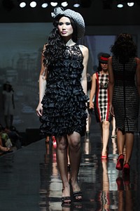 Musa Widyatmodjo The Luric [She] ll. Jakarta Fashion & Food Festival 2011 at Ballroom Hotel Harris. Kelapa Gading. Jakarta. [Foto: Mohammad Abduh/Wolipop]