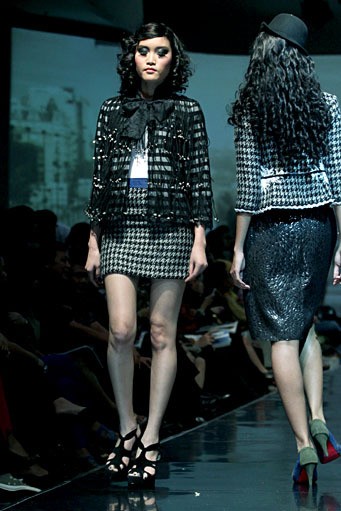 Musa Widyatmodjo The Luric [She] ll. Jakarta Fashion & Food Festival 2011 at Ballroom Hotel Harris. Kelapa Gading. Jakarta. [Foto: Mohammad Abduh/Wolipop]