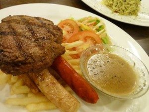 Makan Tenderloin Steak Plus Belanja!