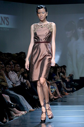 Votum by Sebastian Gunawan Up Town Girl. Jakarta Fashion & Food Festival 2011 at Ballroom Hotel Harris. Jakarta. [Foto: Mohammad Abduh/Wolipop]