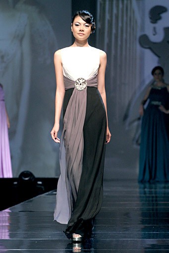 Votum by Sebastian Gunawan Up Town Girl. Jakarta Fashion & Food Festival 2011 at Ballroom Hotel Harris. Jakarta. [Foto: Mohammad Abduh/Wolipop]