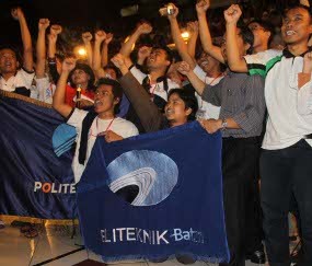 Politeknik Negeri Batam Juara Kontes Robot Nasional 2011