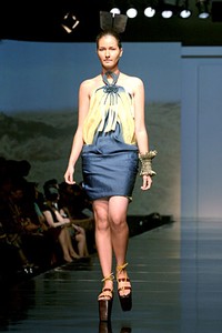 INCULTURATION by Adrian Gan Patola Kamba Menandang. Jakarta Fashion & Food Festival 2011. Hotel Harris. Kelapa Gading. Jakarta. [Foto: Mohammad Abduh/Wolipop]