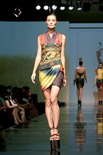 INCULTURATION by Adrian Gan Patola Kamba Menandang. Jakarta Fashion & Food Festival 2011. Hotel Harris. Kelapa Gading. Jakarta. [Foto: Mohammad Abduh/Wolipop]