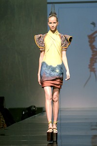 INCULTURATION by Adrian Gan Patola Kamba Menandang. Jakarta Fashion & Food Festival 2011. Hotel Harris. Kelapa Gading. Jakarta. [Foto: Mohammad Abduh/Wolipop]