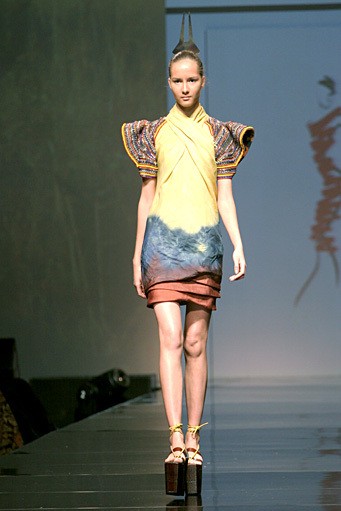 INCULTURATION by Adrian Gan Patola Kamba Menandang. Jakarta Fashion & Food Festival 2011. Hotel Harris. Kelapa Gading. Jakarta. [Foto: Mohammad Abduh/Wolipop]