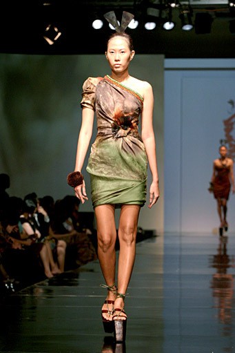 INCULTURATION by Adrian Gan Patola Kamba Menandang. Jakarta Fashion & Food Festival 2011. Hotel Harris. Kelapa Gading. Jakarta. [Foto: Mohammad Abduh/Wolipop]