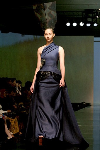 INCULTURATION by Adrian Gan Patola Kamba Menandang. Jakarta Fashion & Food Festival 2011. Hotel Harris. Kelapa Gading. Jakarta. [Foto: Mohammad Abduh/Wolipop]