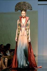 INCULTURATION by Adrian Gan Patola Kamba Menandang. Jakarta Fashion & Food Festival 2011. Hotel Harris. Kelapa Gading. Jakarta. [Foto: Mohammad Abduh/Wolipop]