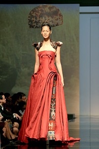 INCULTURATION by Adrian Gan Patola Kamba Menandang. Jakarta Fashion & Food Festival 2011. Hotel Harris. Kelapa Gading. Jakarta. [Foto: Mohammad Abduh/Wolipop]