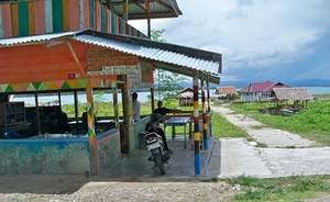 Pelesir ke Nias Barat (2): Desir Rupiah di Pantai Sirombu
