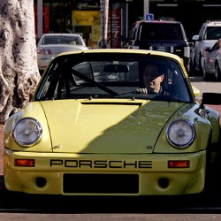 10 Selebriti Dunia yang Keranjingan Mobil Klasik (2)