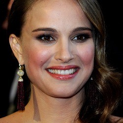 Natalie Portman Melahirkan