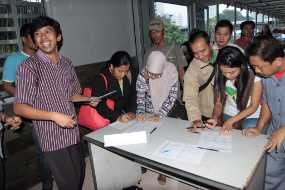 Protes Commuter Line, Penumpang KRL Teken Petisi di Stasiun Sudirman
