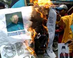 4 Mahasiswa Pembakar Foto SBY Dibawa ke Polda Metro