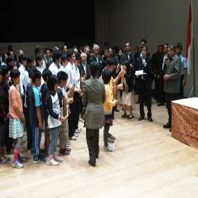 Penyerahan Bantuan RI ke Pengungsi Jepang Diwarnai Isak Tangis dan Haru