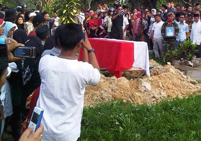 Jenazah Prada Agiopan Dimakamkan