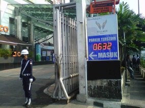 Mulai Hari Ini Parkir di Pinggir Jl Gadjah Mada-Hayam Wuruk Akan Digembok