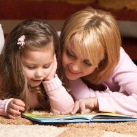 Membaca Buku Bersama Bikin si Kecil Lebih Siap Sekolah