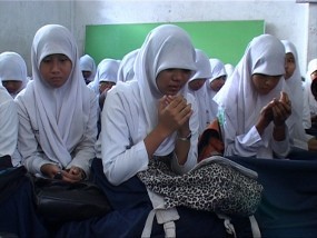 Siswa Madrasah Menangis Dengar Kisah Tragis Ruyati