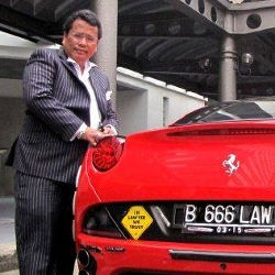 Sidang Gelar Doktor Hotman Paris Hutapea Dibanjiri Selebriti