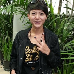 Poppy Sofia Belajar Ngoprek Mesin Mobil