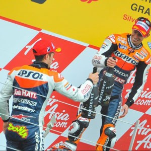Pembalap Oakley Casey Stoner Meraja di Sirkuit Silverstone