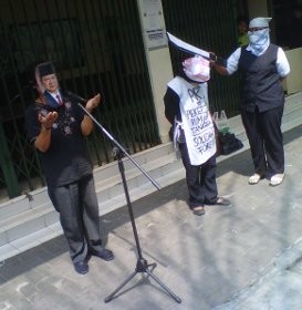 Jelang Sidang, Aktivis PRT Aksi Teatrikal Pemancungan Ruyati