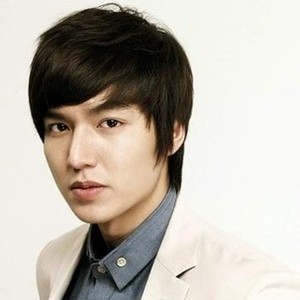 Lee Min Ho Rayakan Ultah dengan Syuting