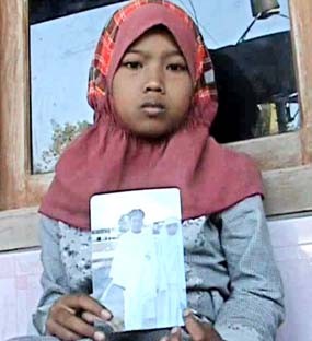 Ulfa Berharap Gubernur Bebaskan Orangtuanya Dari Hukuman