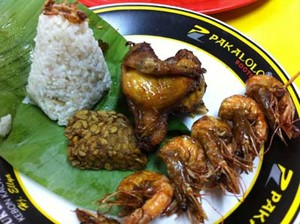 Aduh Enaknye... Nasi Uduk Racikan Mpok Ellya!