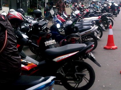 Ratusan Motor Parkir di Jl Gadjah Mada