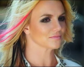 VW Beetle Tampil Mentereng di Video Klip Britney Spears