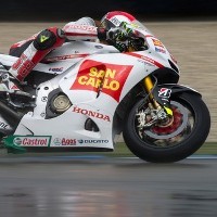 Trio Honda Kecelakaan, Simoncelli Memimpin