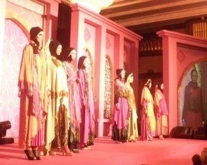 Refleksi Kemegahan ala Abad 17 di Islamic Fashion Festival