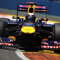 Dominan, Vettel Juara