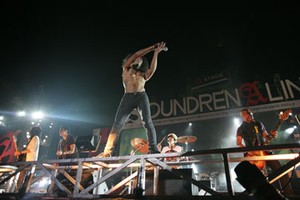Slank Membakar Soundrenaline 2011 dengan Semangat Nasionalisme