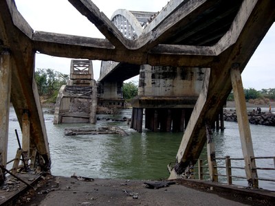 Jembatan Soekarno di Jateng Ambruk