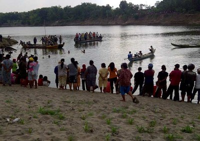 Perahu Penyeberangan Bengawan Solo Tenggelam